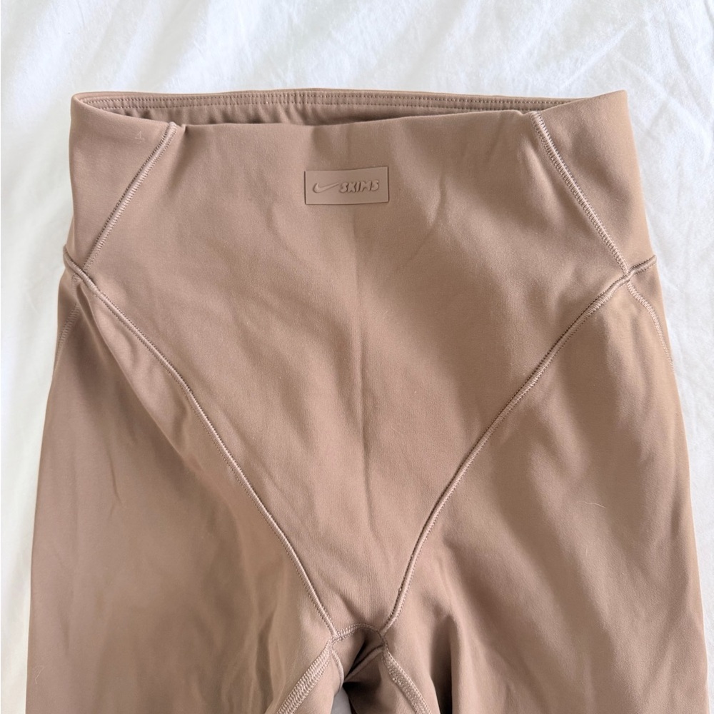 SKIMS SAMPLE SALE Two-Piece Stretch Active Set NOT RELEASED YET - Picture 3 of 5